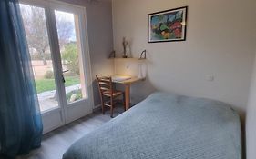 Studio T1 paisible dans villa avec bassin naturel